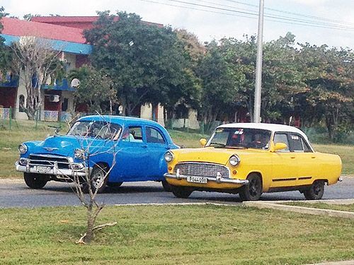 «Динозавры» и затерянный автомир. (автомобили на Кубе)