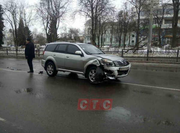 22.02.2017. ДТП. У центрі Сум «Мерседес» протаранив одразу три автівки