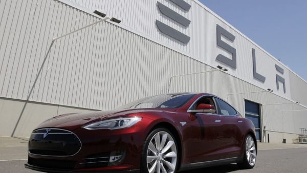 Tesla отзывает 53 тысячи автомобилей