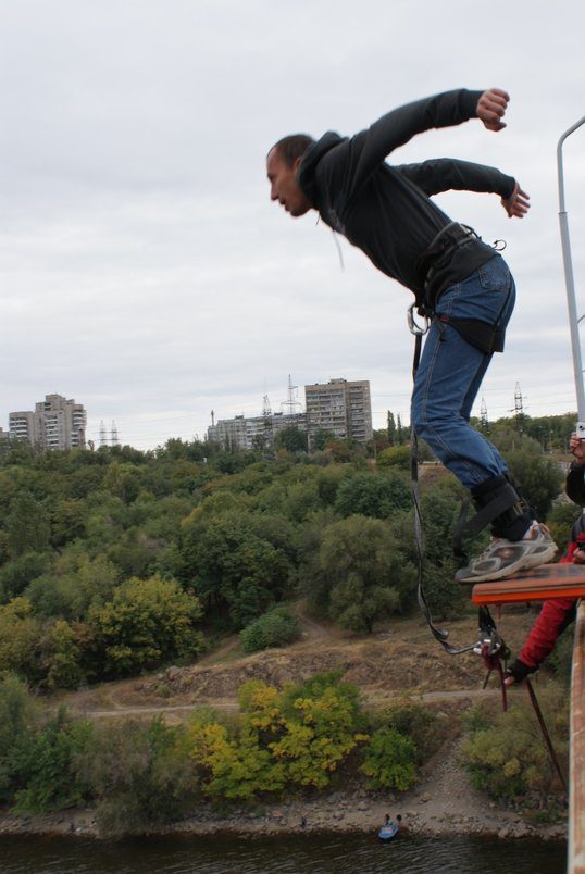 Назад дороги нет, только вперёд или вниз 