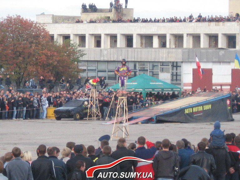 "стульчик" выбивают машиной