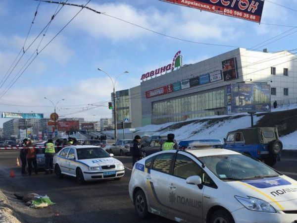 9 февраля нынешнего года в городе Сумы по проспекту Михаила Лушпы, напротив ТРЦ «Лавина», произошло дорожно-транспортное происшествие. В результате под колесами троллейбуса «Богдан» погибла несовершеннолетняя девушка, сообщает Сектор коммуникации ГУНП в Сумской области.