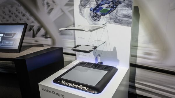 Индукционная зарядная система Mercedes-Benz