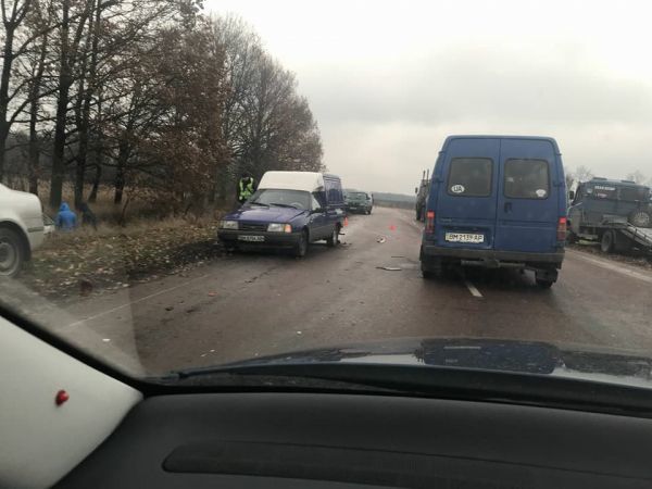 21.11.2017. В Сумському районі: зіткнулись чотири автівки, є постраждалі