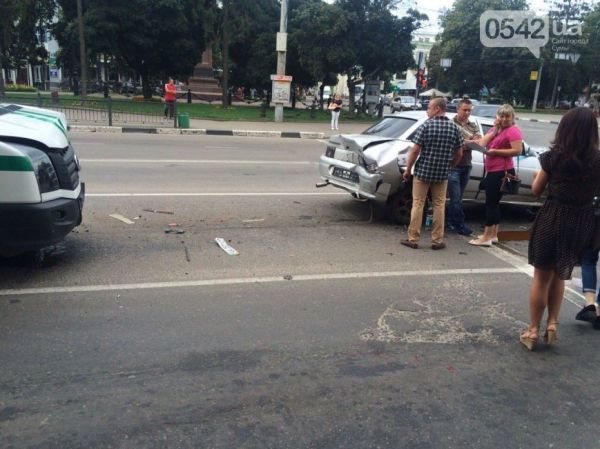 19.08.2016. ДТП в центре Сум: столкнулись три автомобиля 