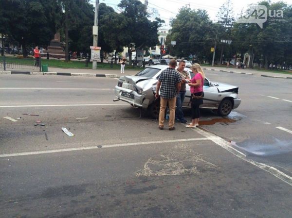 19.08.2016. ДТП в центре Сум: столкнулись три автомобиля 