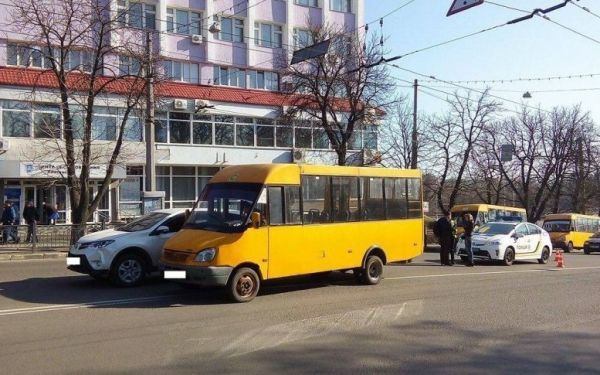 10.03.2017. В центре Сум ДТП с участием маршрутки