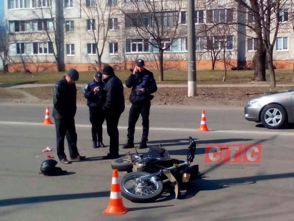10.03.2017. ДТП. Суми. На вулиці Прокоф’єва мотоцикл в’їхав у легковик