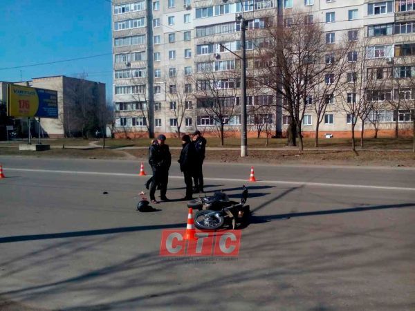 10.03.2017. ДТП. Суми. На вулиці Прокоф’єва мотоцикл в’їхав у легковик