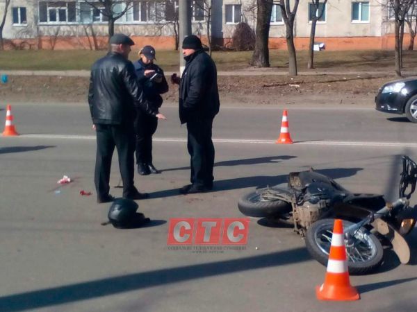 10.03.2017. ДТП. Суми. На вулиці Прокоф’єва мотоцикл в’їхав у легковик