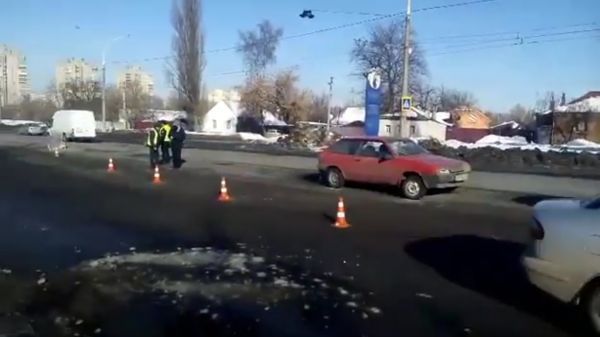 16.02.2017. Суми. ДТП. На пішохідному переході легковик збив неповнолітню дівчину