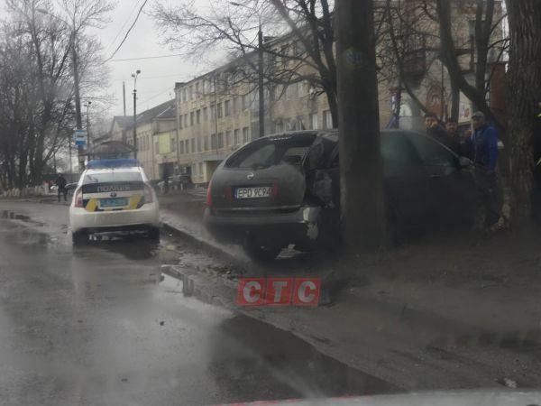 20.03.2017. ДТП. Суми. На Білопільській легковик вилетів з дороги 
