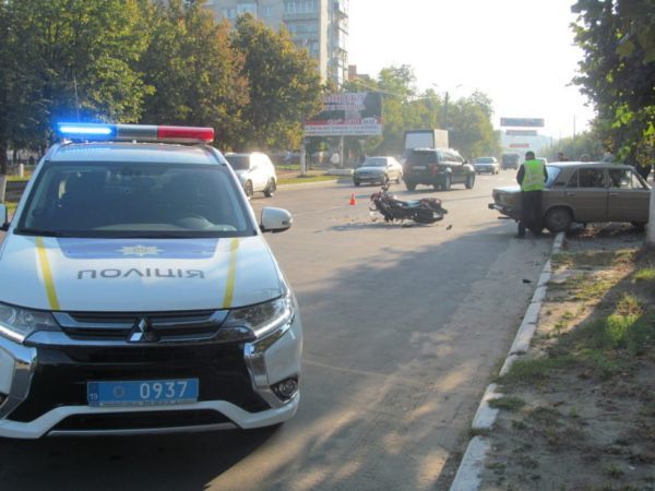 03.10.2017. ДТП. У Шостці мотоцикліст на швидкості влетів у легковик