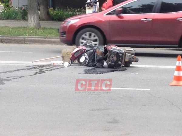 10.06.2017. У Сумах легковик збив дідуся на мотоциклі