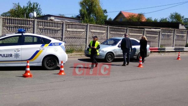 15.05.2017. ДТП. Суми. Автомобіль протаранив паркан стоянки