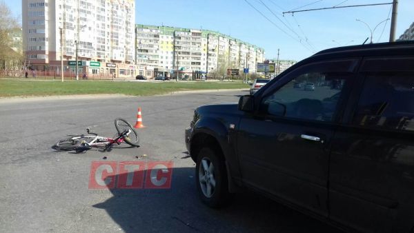 21.04.2017. Суми. На проспекті Лушпи позашляховик збив велосипедиста