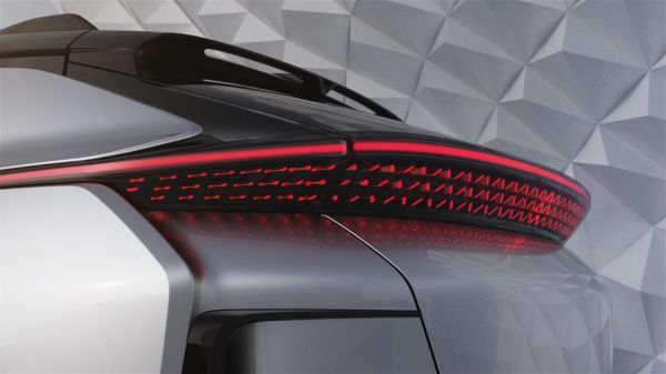 FF 91 оснащен системой бесключевого доступа. У него вообще нет ключа в привычном понимании - электромобиль сможет «узнать» владельца в лицо.