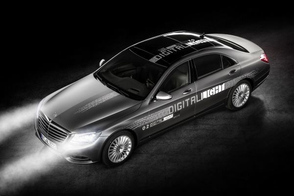 Mercedes-Benz создал мегапиксельные фары-проекторы