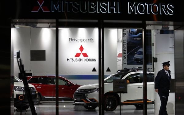 Mitsubishi Motors использовала нехарактерные для Японии методы проверки экономичности автомобилей в течение последних 25 лет. В компании признали, что проверяли новые автомобили перед запуском серийного производства по американским стандартам, из-за чего паспортные данные о потреблении горючего могли быть занижены.
