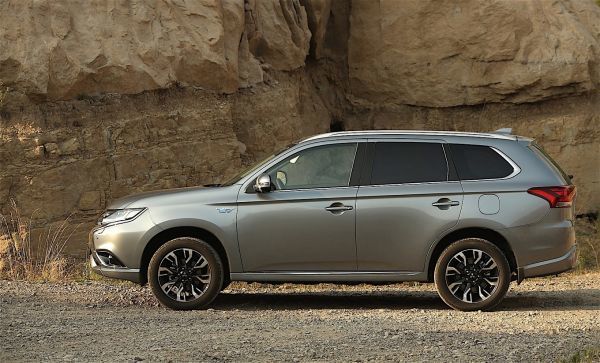 МВД попросило Mitsubishi Motors пересмотреть цены на кроссоверы Нацполиции