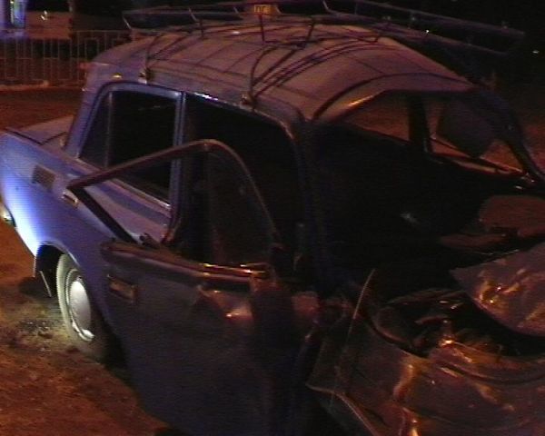 26.11.2016. ДТП. Сумы. «Москвич» въехал в электроопору