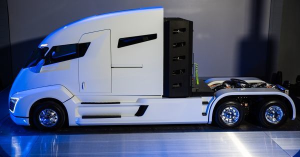 Компания Nikola Motor представила 1000-сильный тягач на водороде