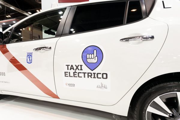 Nissan продал в таксопарк крупнейшую партию электрокаров