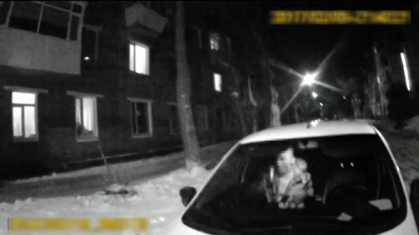 В Сумах пьяный водитель при полицейских пил шампанское