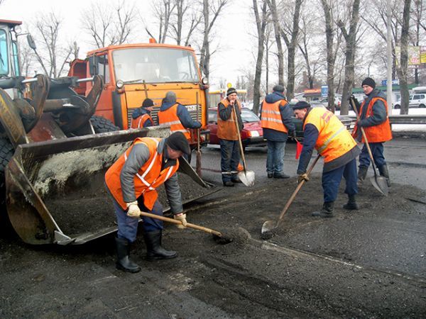 В Сумах не станут ждать весны, чтобы латать дороги