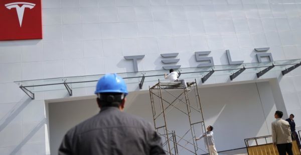 Депутат предложил Илону Маску построить в Украине завод Tesla