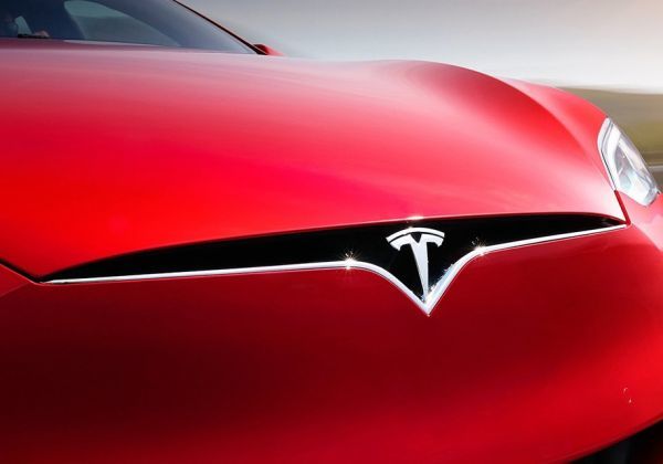 Электрогрузовик Tesla представят в конце октября