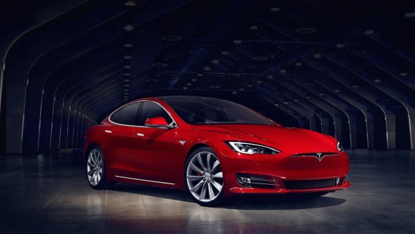 Tesla Model S впервые обновили дизайн