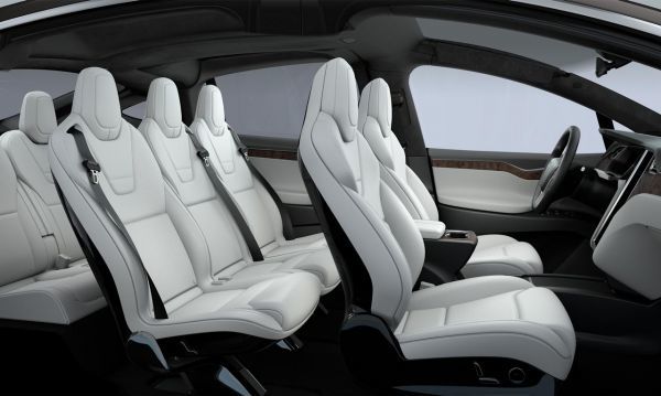 Tesla наняла специалиста Volvo по интерьерам