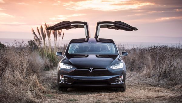 Кроссоверы Tesla Model X отзовут из-за дефекта кресел