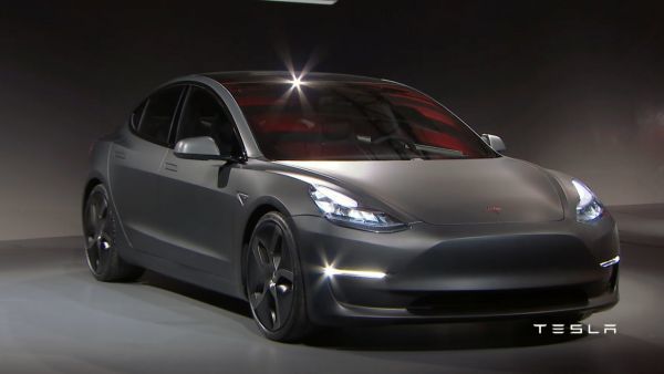 Tesla представила новый седан Model 3 за $35000