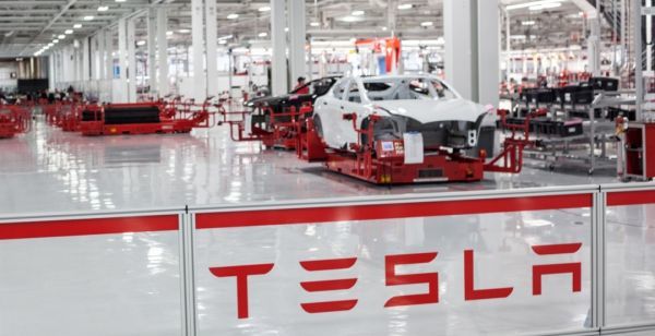 Tesla уже выпускает по 2000 электромобилей в неделю