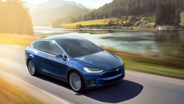 Tesla с автономным управлением опять попала в ДТП