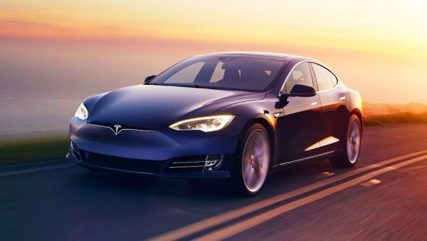 Tesla Model S на одном заряде проехала более 540 километров