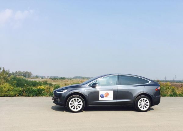 В Украину привезли первый кроссовер Tesla Model X