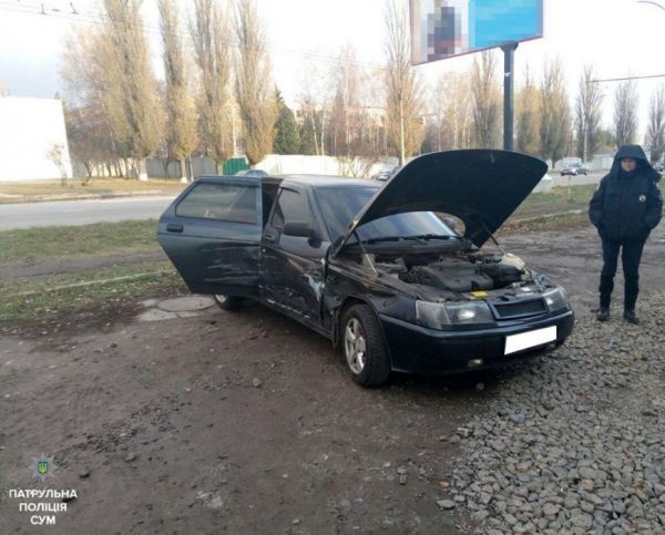 В Сумах средь бела дня пытались разобрать автомобиль 