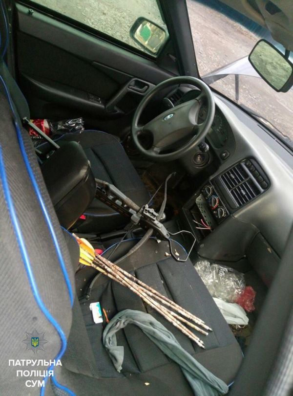 В Сумах средь бела дня пытались разобрать автомобиль 