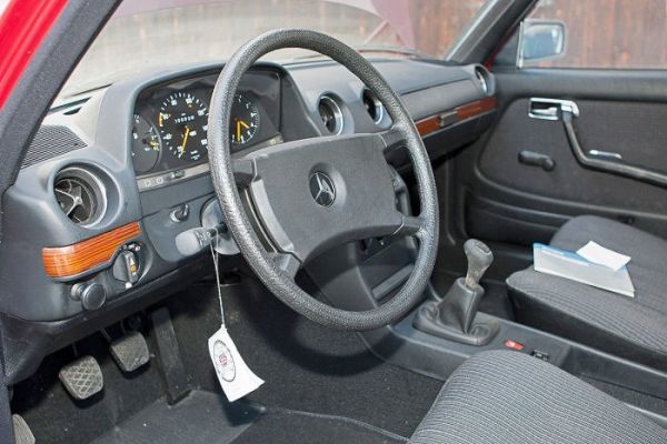 Mercedes-Benz 240D W123 с пробегом в 30 км